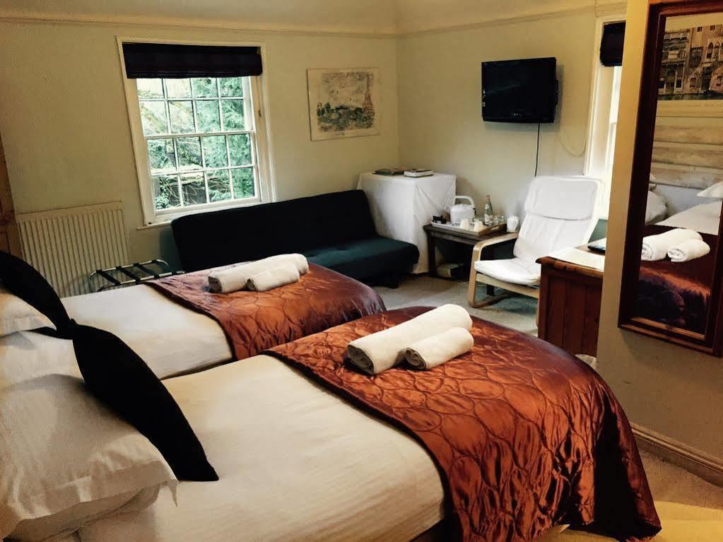 Bed and Breakfast The White House Takeley Екстер'єр фото