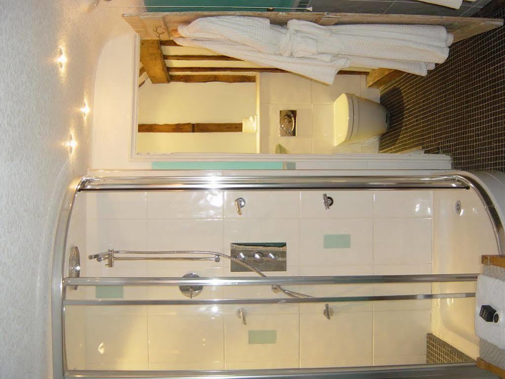 Bed and Breakfast The White House Takeley Екстер'єр фото