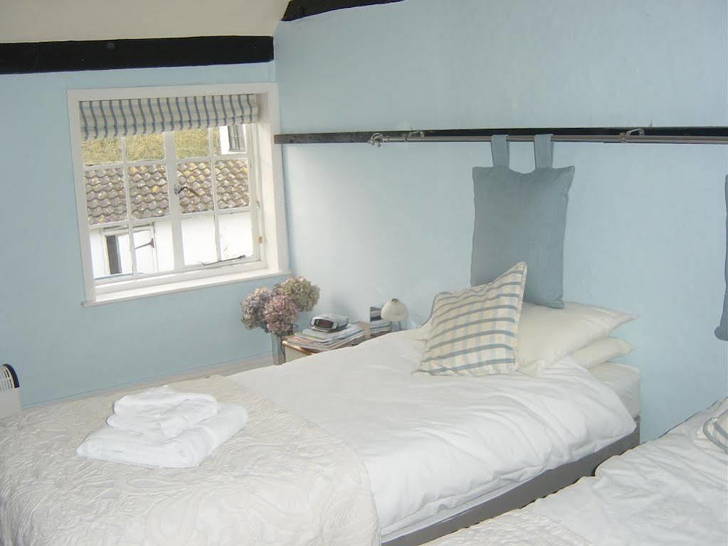 Bed and Breakfast The White House Takeley Екстер'єр фото