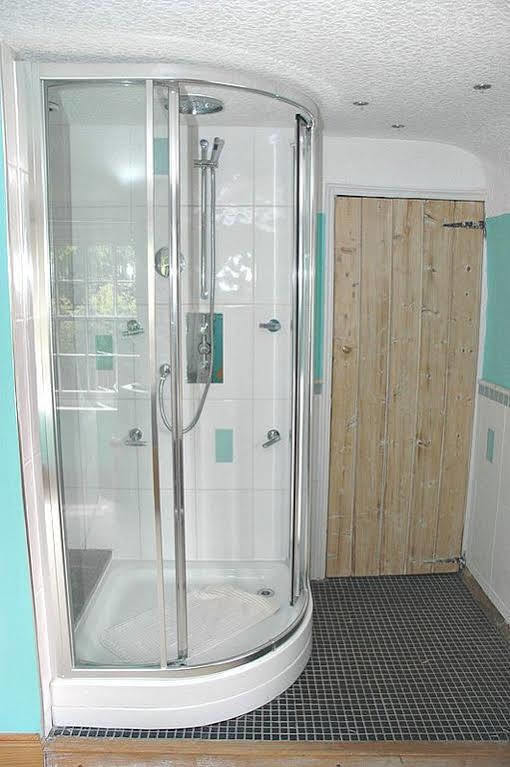 Bed and Breakfast The White House Takeley Екстер'єр фото