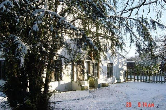 Bed and Breakfast The White House Takeley Екстер'єр фото